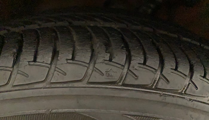 2014 Maruti Celerio VXI CNG, CNG, Manual, 1,03,454 km, Right Rear Tyre Tread