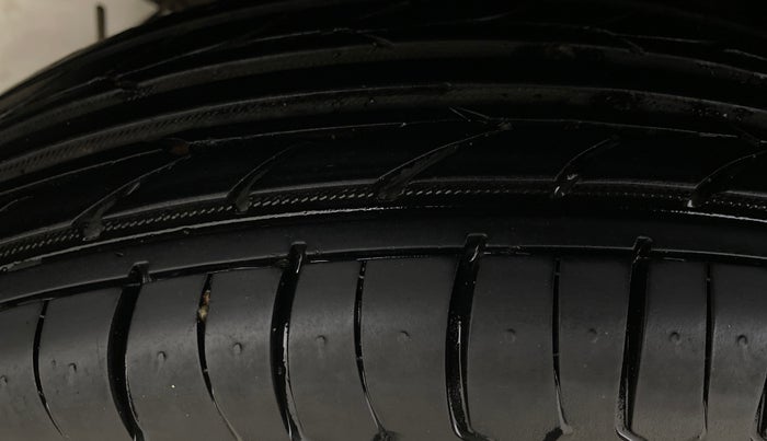 2020 Renault TRIBER RXT, Petrol, Manual, 49,771 km, Right Rear Tyre Tread