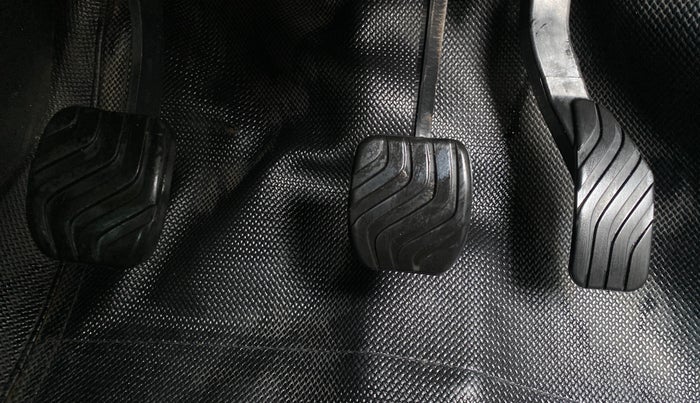 2020 Renault TRIBER RXT, Petrol, Manual, 49,771 km, Pedals