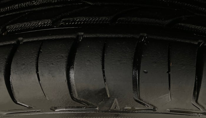 2020 Renault TRIBER RXT, Petrol, Manual, 49,771 km, Left Front Tyre Tread