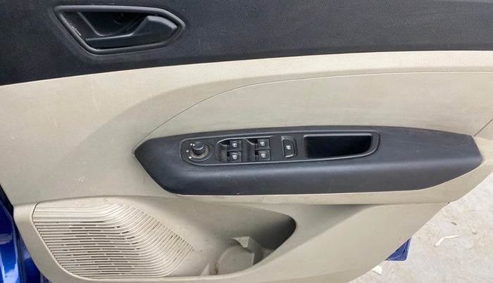 2020 Renault TRIBER RXT, Petrol, Manual, 49,771 km, Driver Side Door Panels Control