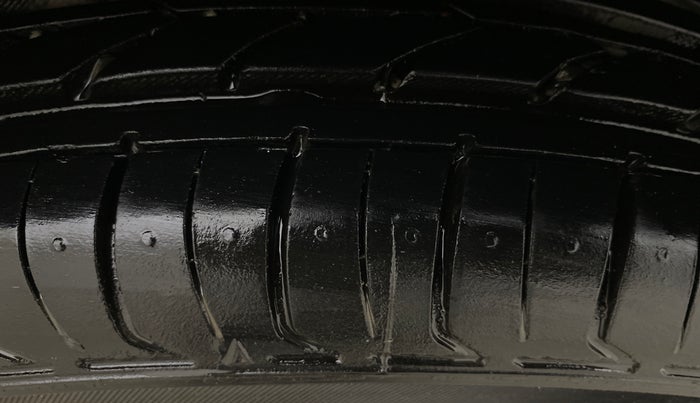 2020 Renault TRIBER RXT, Petrol, Manual, 49,771 km, Left Rear Tyre Tread