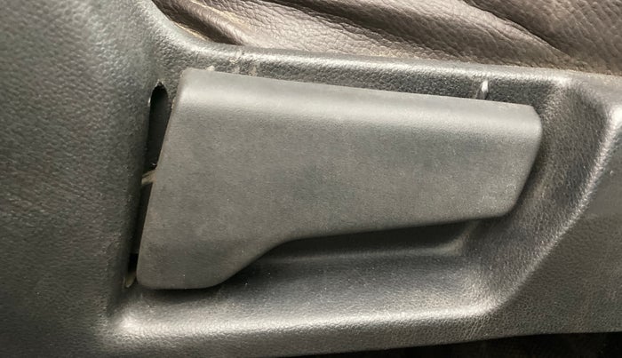 2020 Renault TRIBER RXT, Petrol, Manual, 49,771 km, Driver Side Adjustment Panel