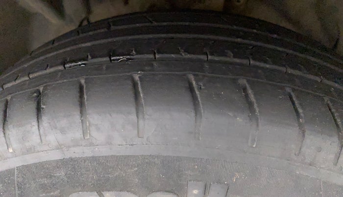 2016 Ford Ecosport AMBIENTE 1.5L PETROL, Petrol, Manual, 1,11,859 km, Left Front Tyre Tread