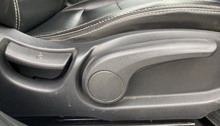 2015 Hyundai Elite i20 SPORTZ 1.2, Petrol, Manual, 93,408 km, Driver Side Adjustment Panel