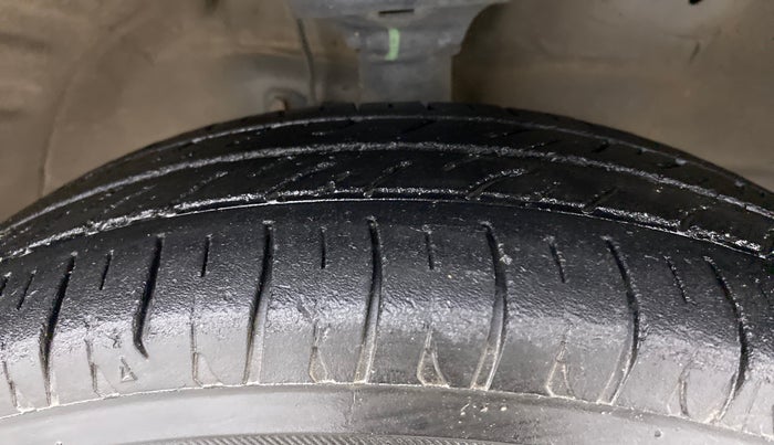 2011 Maruti Wagon R 1.0 LXI, Petrol, Manual, 82,053 km, Right Front Tyre Tread