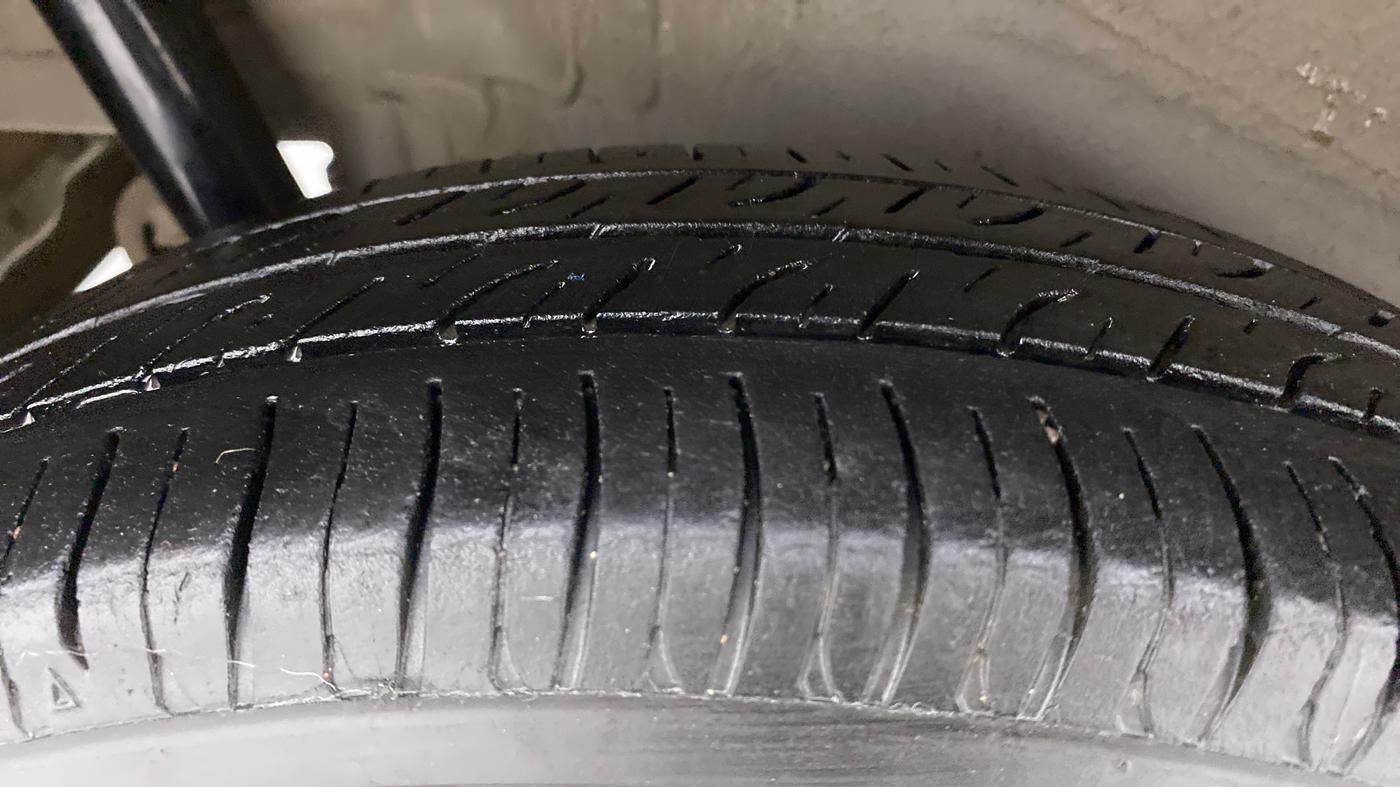 2011 Maruti Wagon R 1.0 LXI, Petrol, Manual, 82,053 km, Right Rear Tyre Tread