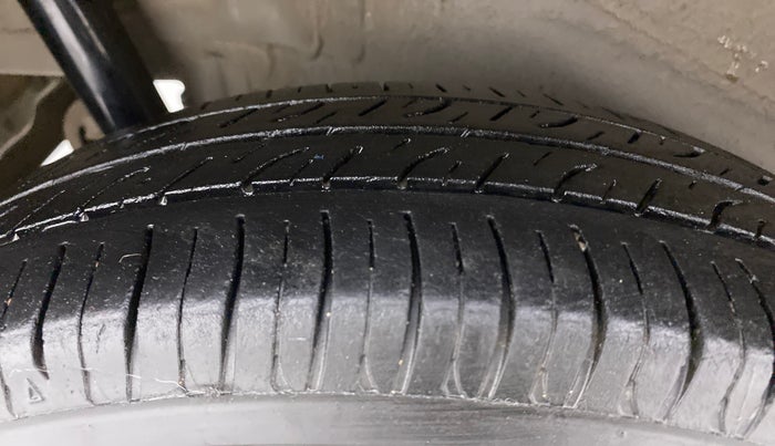 2011 Maruti Wagon R 1.0 LXI, Petrol, Manual, 82,053 km, Right Rear Tyre Tread