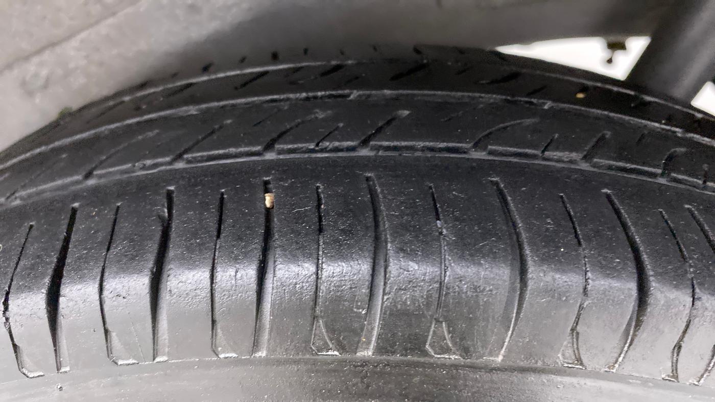 2011 Maruti Wagon R 1.0 LXI, Petrol, Manual, 82,053 km, Left Rear Tyre Tread