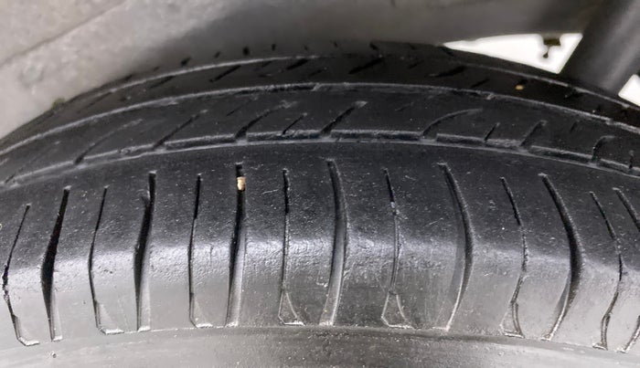 2011 Maruti Wagon R 1.0 LXI, Petrol, Manual, 82,053 km, Left Rear Tyre Tread