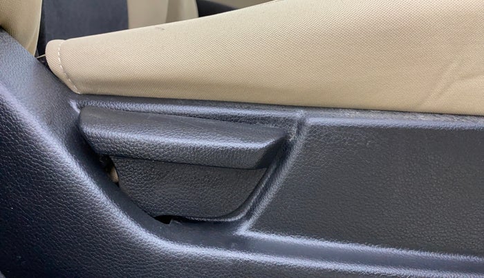 2016 Hyundai Eon SPORTZ, Petrol, Manual, 71,758 km, Driver Side Adjustment Panel