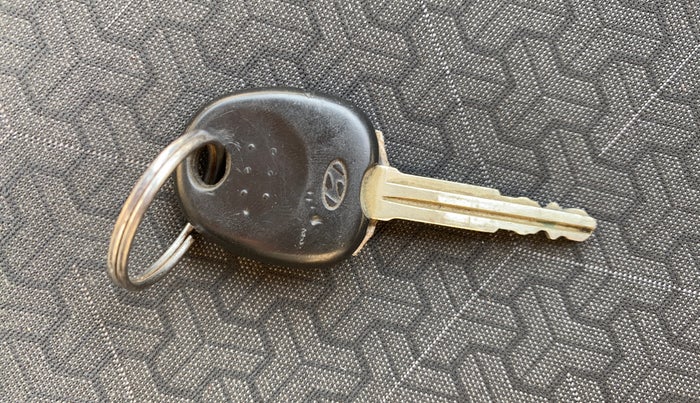 2016 Hyundai Eon SPORTZ, Petrol, Manual, 71,758 km, Key Close Up