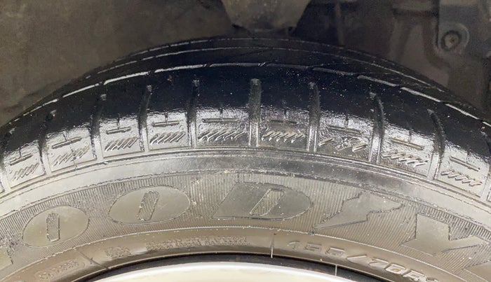 2016 Hyundai Eon SPORTZ, Petrol, Manual, 71,758 km, Right Front Tyre Tread