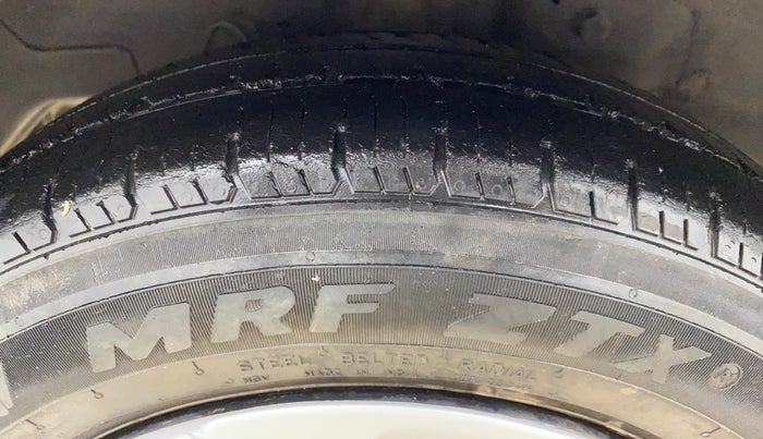 2016 Hyundai Eon SPORTZ, Petrol, Manual, 71,758 km, Right Rear Tyre Tread