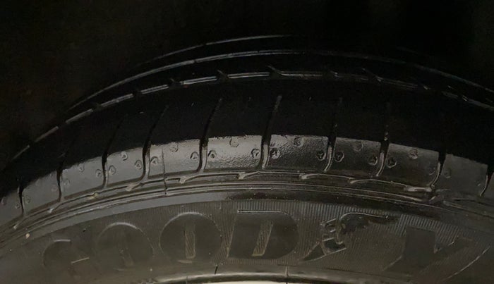 2021 Maruti Ciaz DELTA AT 1.5 SHVS PETROL, Petrol, Automatic, 42,474 km, Left Rear Tyre Tread