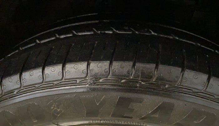 2021 Maruti Ciaz DELTA AT 1.5 SHVS PETROL, Petrol, Automatic, 42,474 km, Right Front Tyre Tread