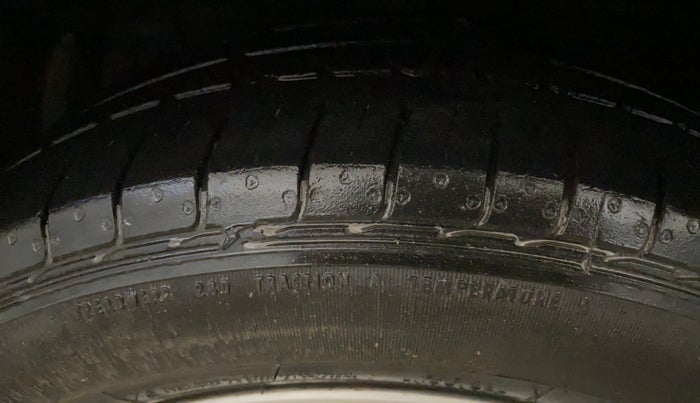 2021 Maruti Ciaz DELTA AT 1.5 SHVS PETROL, Petrol, Automatic, 42,474 km, Left Front Tyre Tread