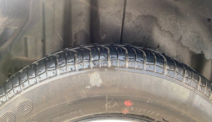 2016 Maruti Swift VXI, Petrol, Manual, 22,772 km, Right Rear Tyre Tread