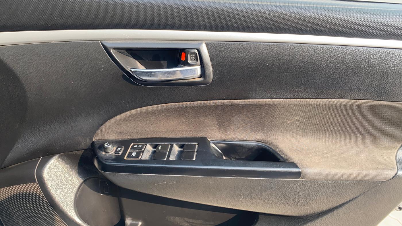 2016 Maruti Swift VXI, Petrol, Manual, 22,772 km, Driver Side Door Panels Control