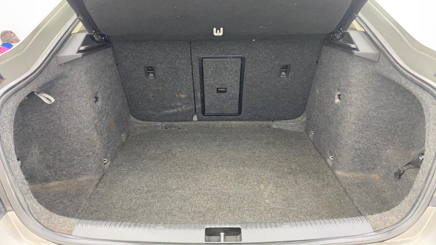 2014 Skoda Octavia AMBITION 1.4 TSI, Petrol, Manual, 1,00,802 km, Boot Inside