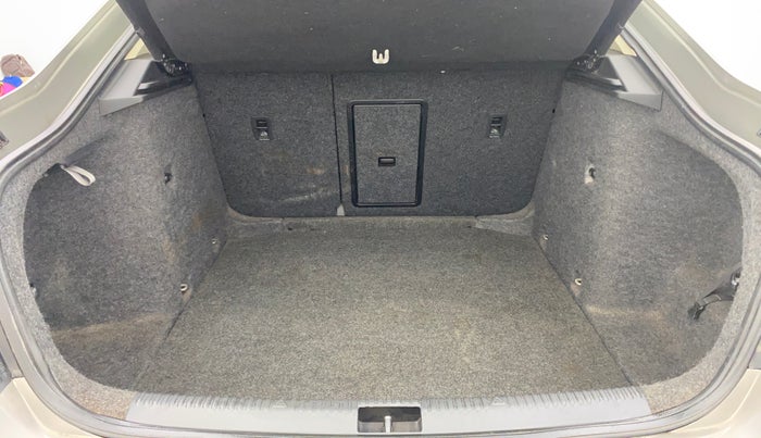 2014 Skoda Octavia AMBITION 1.4 TSI, Petrol, Manual, 1,00,585 km, Boot Inside