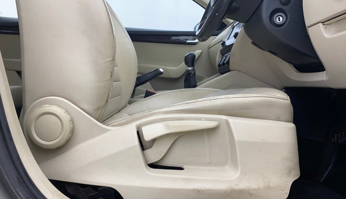 2014 Skoda Octavia AMBITION 1.4 TSI, Petrol, Manual, 1,00,585 km, Driver Side Adjustment Panel