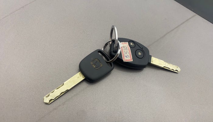 2014 Honda Amaze 1.2L I-VTEC S AT, Petrol, Automatic, 1,05,124 km, Key Close Up