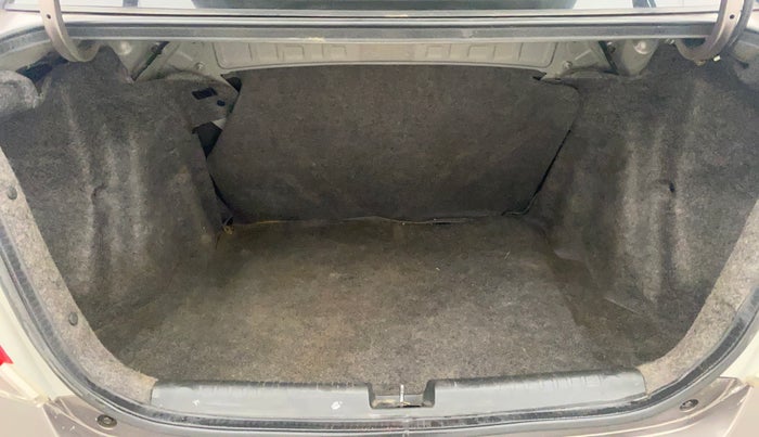 2014 Honda Amaze 1.2L I-VTEC S AT, Petrol, Automatic, 1,05,124 km, Boot Inside