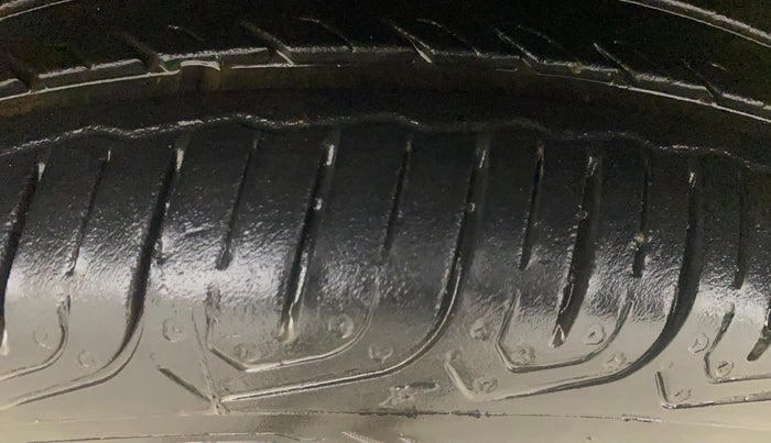 2014 Honda Amaze 1.2L I-VTEC S AT, Petrol, Automatic, 1,05,124 km, Left Front Tyre Tread