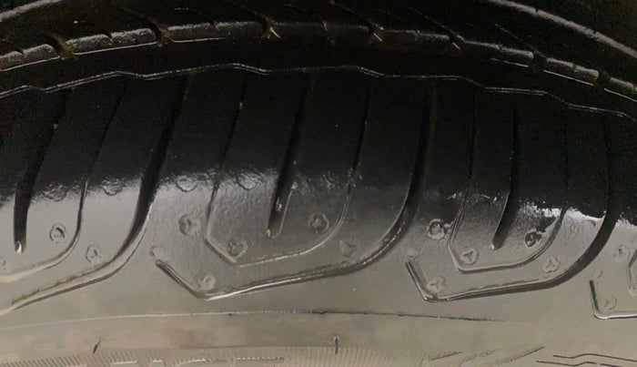 2014 Honda Amaze 1.2L I-VTEC S AT, Petrol, Automatic, 1,05,124 km, Right Rear Tyre Tread