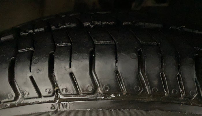 2011 Hyundai i10 MAGNA 1.2, Petrol, Manual, 42,099 km, Right Front Tyre Tread