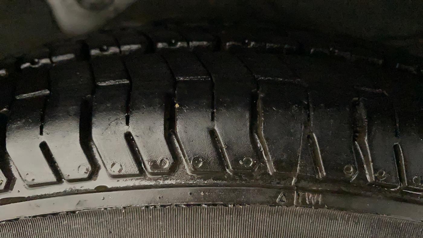 2011 Hyundai i10 MAGNA 1.2, Petrol, Manual, 42,099 km, Right Rear Tyre Tread