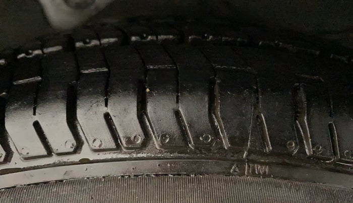 2011 Hyundai i10 MAGNA 1.2, Petrol, Manual, 42,099 km, Right Rear Tyre Tread
