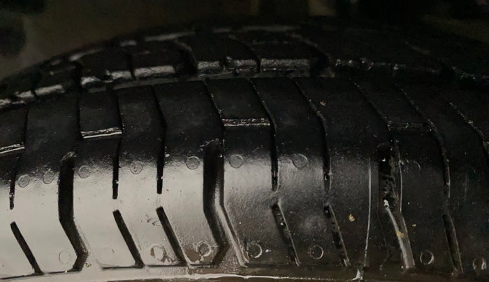 2011 Hyundai i10 MAGNA 1.2, Petrol, Manual, 42,099 km, Left Front Tyre Tread