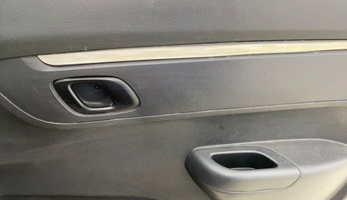 2016 Renault Kwid RXT 1.0, Petrol, Manual, 56,424 km, Driver Side Door Panels Control