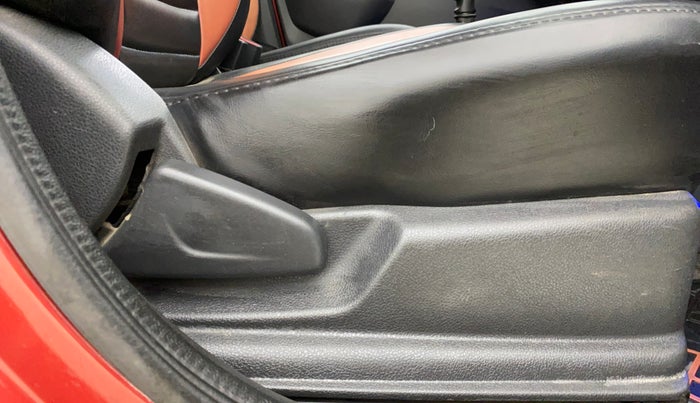 2016 Renault Kwid RXT 1.0, Petrol, Manual, 56,424 km, Driver Side Adjustment Panel