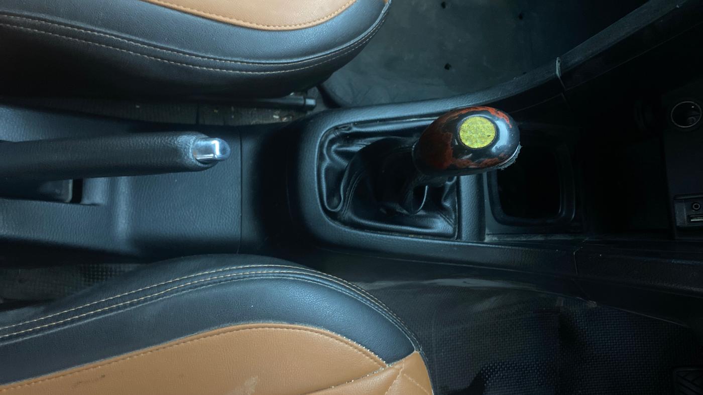 2016 Maruti Swift VDI (O), Diesel, Manual, 91,202 km, Gear Lever