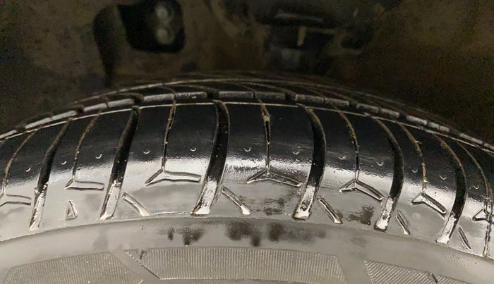 2023 Hyundai AURA SX 1.2 CNG, CNG, Manual, 29,240 km, Left Front Tyre Tread