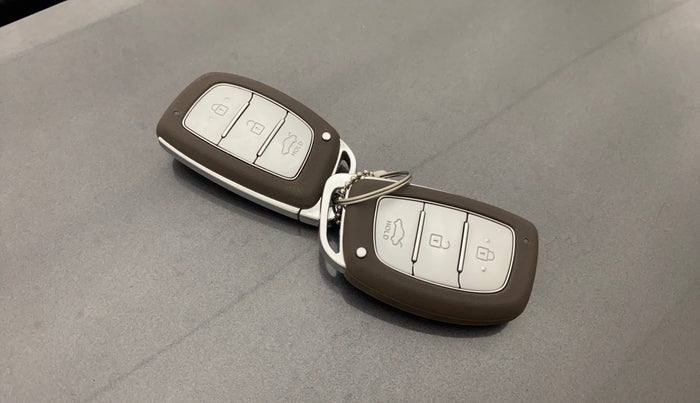 2023 Hyundai AURA SX 1.2 CNG, CNG, Manual, 29,240 km, Key Close Up