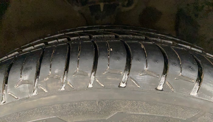 2023 Hyundai AURA SX 1.2 CNG, CNG, Manual, 29,240 km, Right Front Tyre Tread