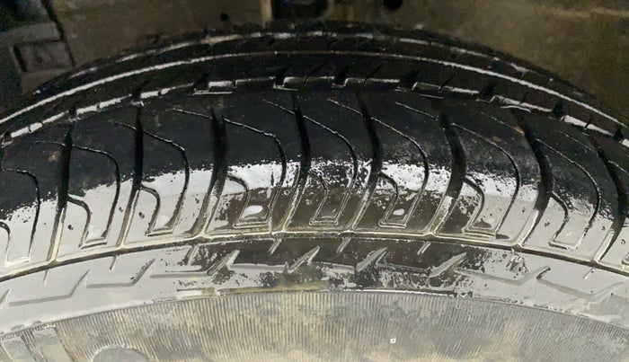 2017 Maruti Swift VXI, Petrol, Manual, 51,044 km, Left Front Tyre Tread