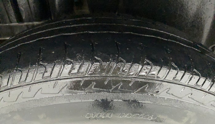 2017 Maruti Swift VXI, Petrol, Manual, 51,044 km, Right Rear Tyre Tread