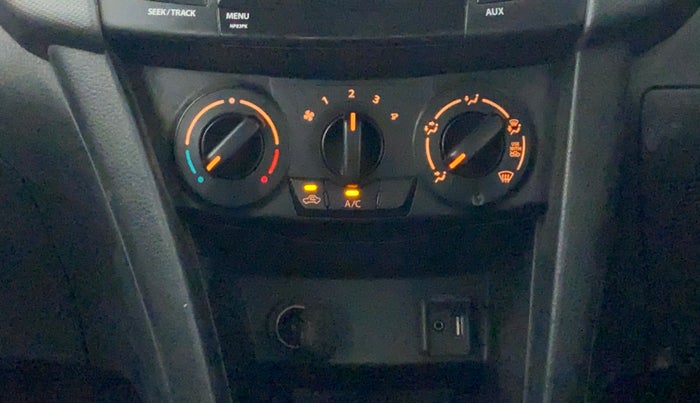 2017 Maruti Swift VXI, Petrol, Manual, 51,044 km, AC Unit - Directional switch has minor damage
