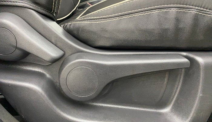 2018 Renault Captur RXT PETROL, Petrol, Manual, 52,702 km, Driver Side Adjustment Panel