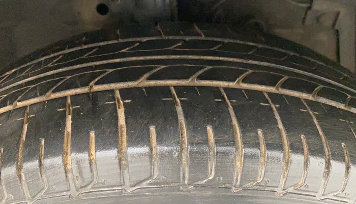 2015 Maruti Swift Dzire ZXI, Petrol, Manual, 1,43,094 km, Right Front Tyre Tread