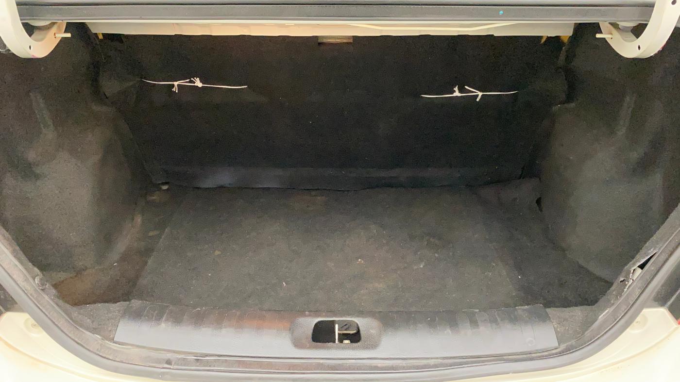 2015 Maruti Swift Dzire ZXI, Petrol, Manual, 1,43,094 km, Boot Inside