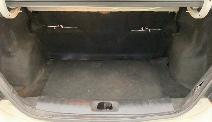 2015 Maruti Swift Dzire ZXI, Petrol, Manual, 1,43,094 km, Boot Inside