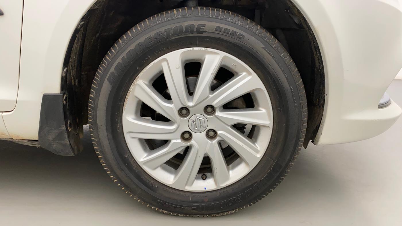 2015 Maruti Swift Dzire ZXI, Petrol, Manual, 1,43,094 km, Right Front Wheel