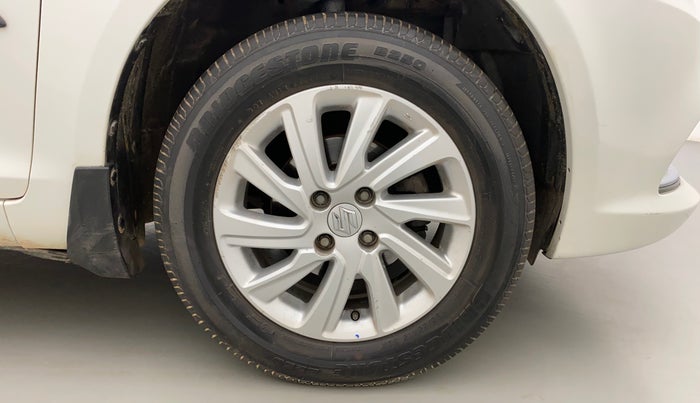 2015 Maruti Swift Dzire ZXI, Petrol, Manual, 1,43,094 km, Right Front Wheel