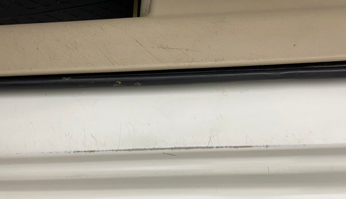 2015 Maruti Swift Dzire ZXI, Petrol, Manual, 1,43,094 km, Left running board - Minor scratches